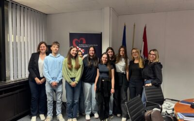 Učenici Kluba istraživača povijesti posjetili Središnji državni ured za Hrvate izvan Republike Hrvatske
