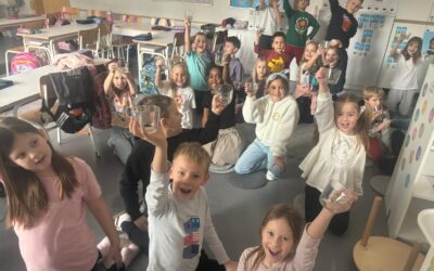 Čajanka s pedagoginjom uz puno mirisa, smijeha i velikih odluka – 1. B na djelu!